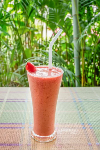 Frisk Smoothie Ett Glas Med Tomat Natur Botten — Stockfoto