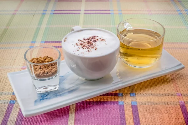 Een Kopje Warme Koffie Thee Geserveerd Met Bruine Suiker — Stockfoto