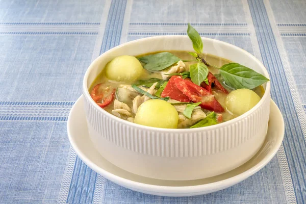 Grünes Curry Mit Huhn Und Gemüse Weißer Schüssel Mischen — Stockfoto