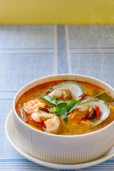 Sopa Frutos Mar Picante Tom Yum Goong Comida Tradicional Tailândia — Fotografia de Stock