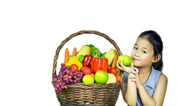 Lachende Aziatische Meisje Met Groenten Fruit Mand Witte Achtergrond — Stockfoto