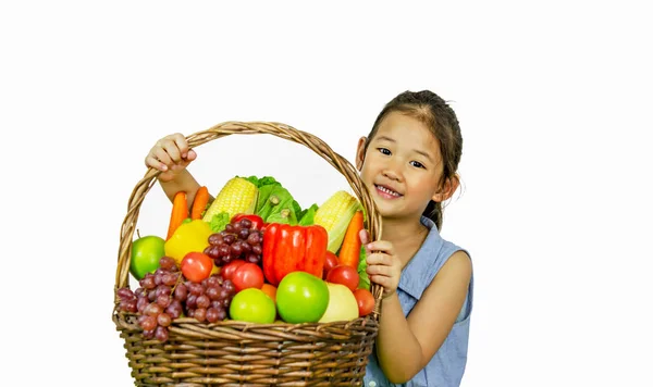 Lachende Aziatische Meisje Met Groenten Fruit Mand Witte Achtergrond — Stockfoto