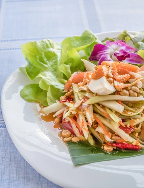 Masakan Tradisional Thai Salad Pepaya Hijau Pedas Dengan Telur Asin — Stok Foto