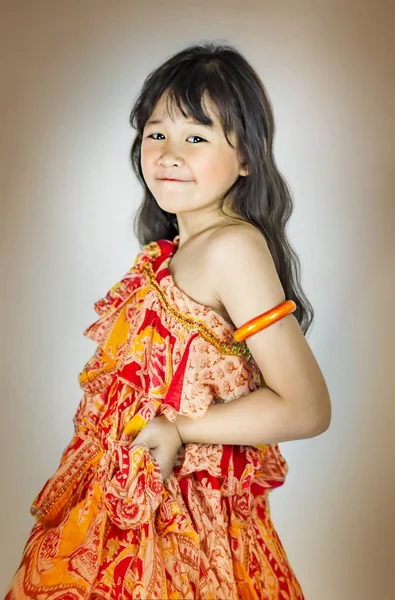 Porträt eines kleinen asiatischen Mädchens — Stockfoto