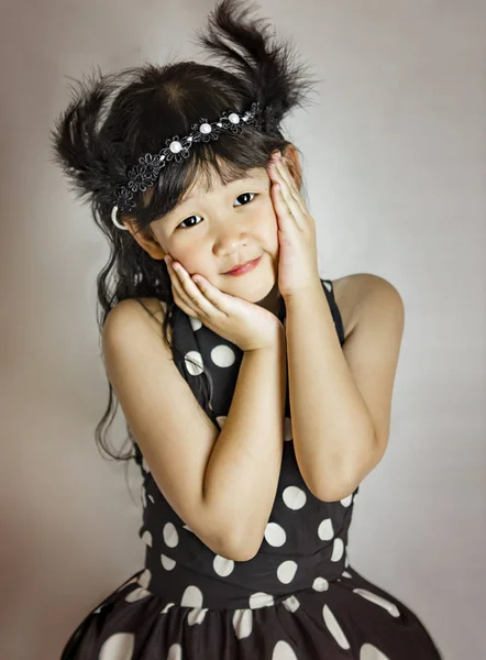 Портрет маленькой азиатской девочки — стоковое фото