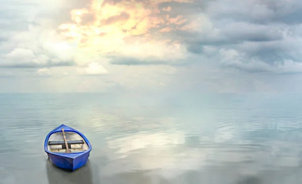 Blue boat floating on the calm water — Stock Photo, Image