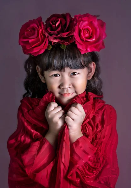 Asiatisches kleines Mädchen — Stockfoto
