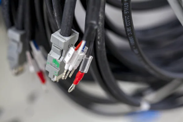 Cables Eléctricos Industriales Con Conectores Cerca — Foto de Stock