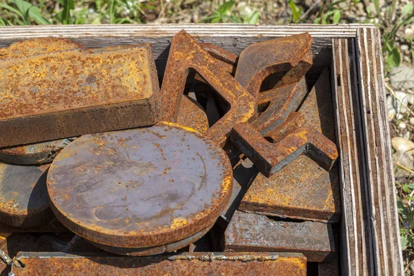 Sucata Metal Enferrujado Uma Pilha Fundo Abstrato — Fotografia de Stock
