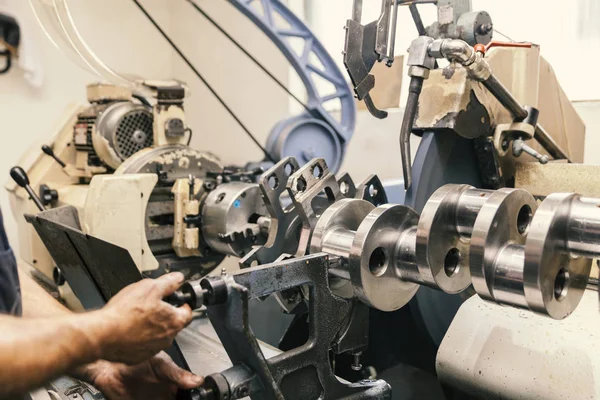 Machining Engine Parts Grinding Crankshaft — Stock Photo, Image