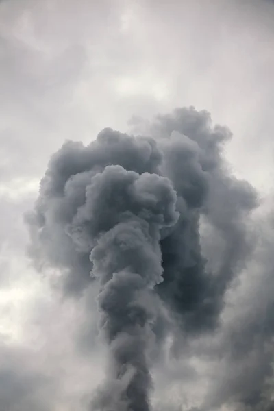 Fumo Nero Che Sale Nel Cielo Inquinamento Ambientale — Foto Stock