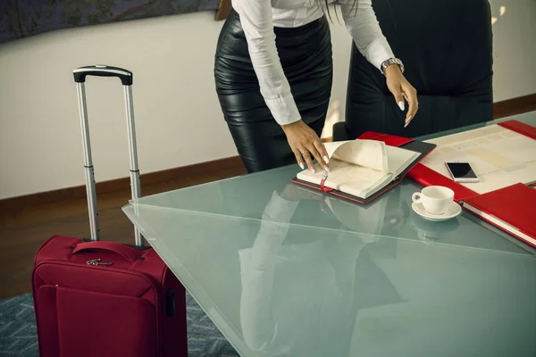 Business Woman Black Suitcase Ready Travel — Stock Photo, Image
