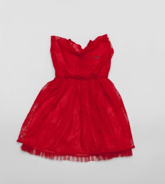 şık bebek beyaz arka plan üzerinde elbise