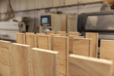  marangoz Atölyesi, yakın