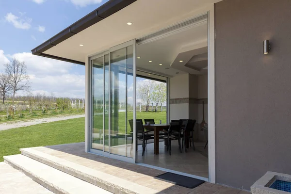 Terrazza vetrata in campagna — Foto Stock