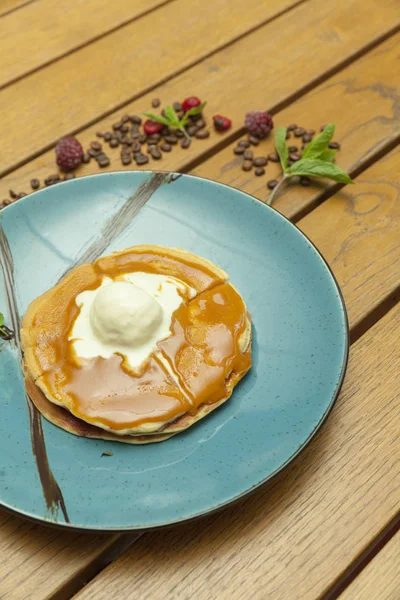 Pancakes with ice cream — Stock Photo, Image