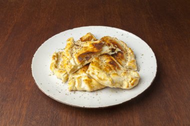 sarımsak ve peynir ile pizza hamuru 