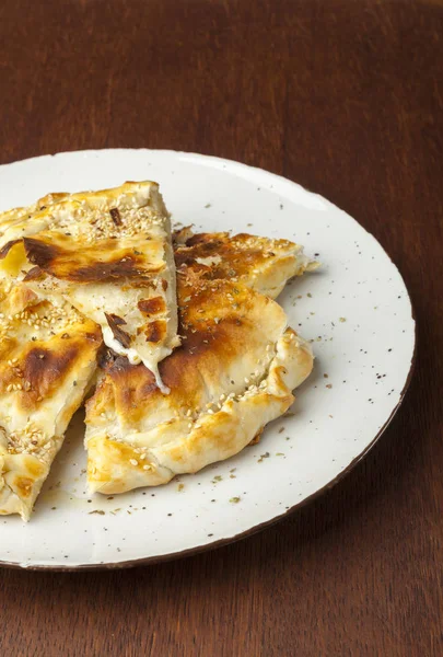 Pasta per pizza con aglio e formaggio — Foto Stock
