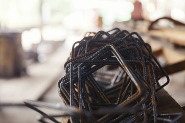  Güçlendirilmiş beton için demir, kapat