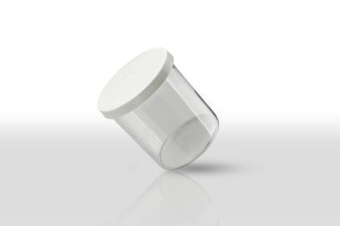 Beyaz kapaklı, şeffaf plastik kap.