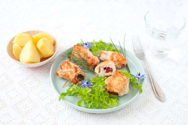 Roulades Poulet Maison Avec Garniture Légumes Image En Vente