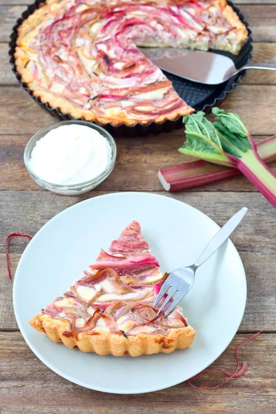 Tarte Française Rayures Rhubarbe Crème Anglaise Photo De Stock