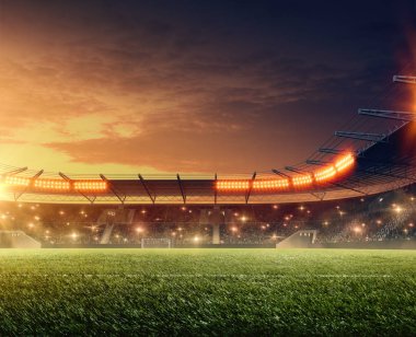 Tribünler ve dramatik gece gökyüzü ile Futbol stadyumu. Spor ışıklandırılmış arena