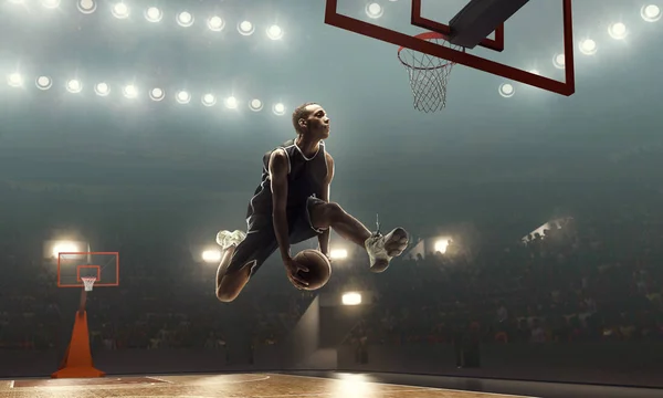 Afro Amerikaanse Basketbalspeler Actie Buurt Van Hoepel Jump Shot Verlichte — Stockfoto