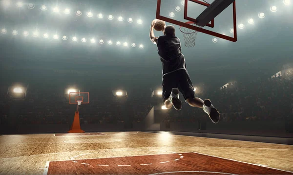 Afro Amerikaanse Basketbalspeler Sport Uniform Actie Slam Dunk Professionele Verlichte — Stockfoto