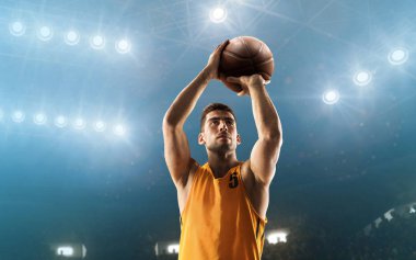 Basketbolcu bir atış yapar