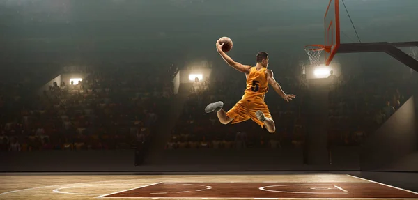 Professionele Basketballer Een Verlichte Basketbal Arena Actie Slam Dunk — Stockfoto