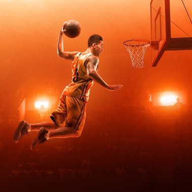 Basketbolcu topla potanın yanında. Smaç. Kırmızı ışıklandırılmış backgroound