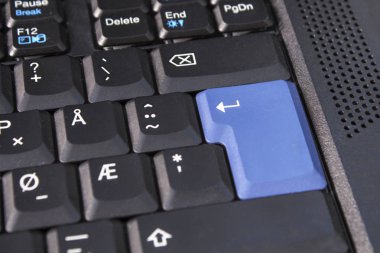 Bir dizüstü bilgisayar klavye tuşları ile Norveç alfabe parçası.