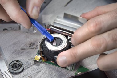 Kamera optik kaldırılıyor. Objektif kaldırma.