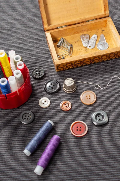 Various Colored Buttons Clothes Lie Table Sewing Accessories Lying Next — Stock Photo, Image