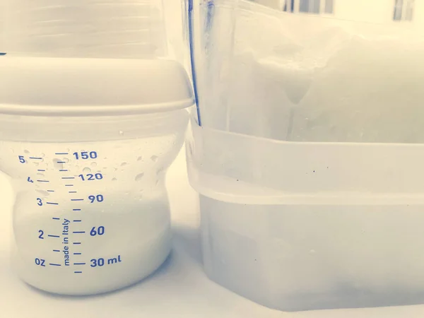 Biberon anne sütü ve depolama ile çanta dondurulmuş anne sütü, emzirme kavramı ile Filed under