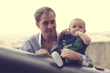 Oynama ve komik surat baba ve bebek çocuk outdours