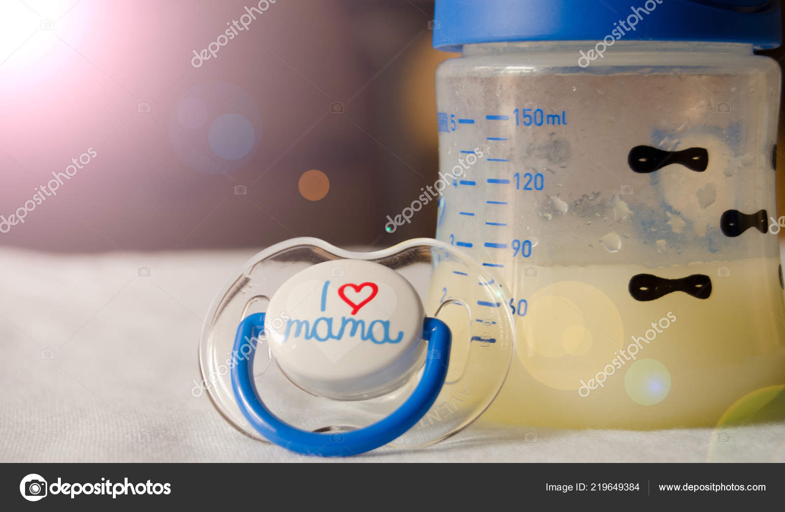  Expresed milk 5 days after mother delivered baby, colostrum changing to a milk, breastfeeding concept