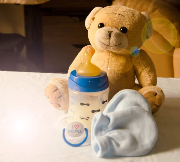 Expresed ミルク母が赤ちゃん 初乳ミルク 母乳の概念に変更を配信後 — ストック写真