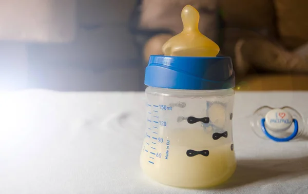 Lapte Exprimat Zile După Nașterea Mamei Colostrul Schimbându Într Lapte — Fotografie, imagine de stoc