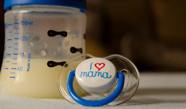 expresed süt 5 gün sonra anne bebek, bir süt emzirme konsept değiştirme kolostrum teslim