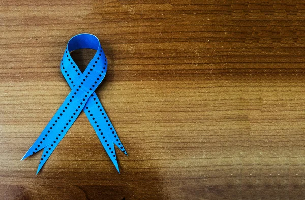 Blå November Prostatakreft Plakat Blått Bånd Trebakgrunn – stockfoto
