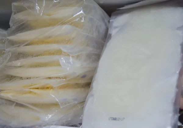 depolama torbalarda paketlenmiş ve dondurucu, emzirme kavramı donmuş expresed anne sütü