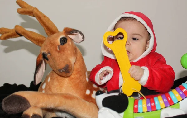 Dziewięć Miesięcy Chłopca Santa Klauzuli Garnitur Drogi Zabawki Gotowy Boże — Zdjęcie stockowe