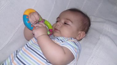 bebek çocuk diş çıkarma oyuncakla oynamak