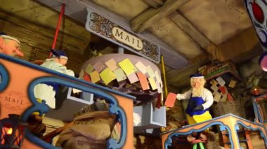Mellieha, Malta, 30 Aralık 2018 - Popeye koyu evde Postane, zarflarla dönüyor tekerlek içinde
