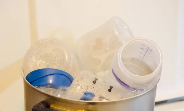 Biberon bebek şişe sterilize metal pot ev eski şekilde kaynar