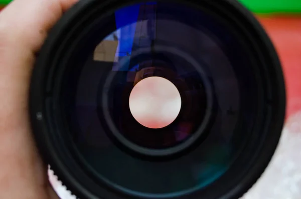 Macro Tiro Elemento Dianteiro Uma Lente Câmera Com Belas Luzes — Fotografia de Stock