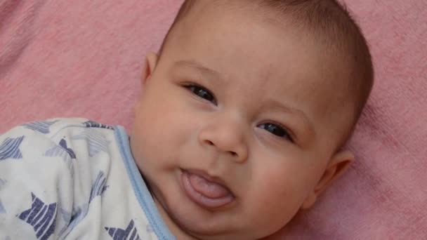 Lindo Árbol Meses Viejo Bebé Niño Jugando Con Juguete Patio — Vídeos de Stock