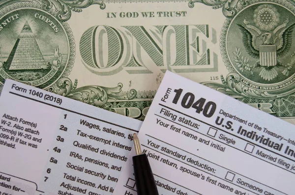 Dolar Und 1040 Steuer Erstattungsformular Tageskonzept — Stockfoto